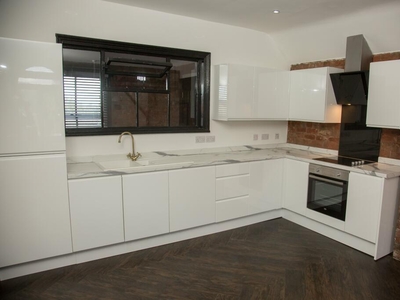 2 bedroom flat for rent in Beverley Road, Hull, Hull, HU5