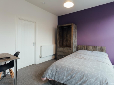 2 bedroom house for rent in Beverley Road , , Hull, HU5