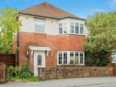 3 bedroom detached house for sale in Bitterne, Southampton, SO18