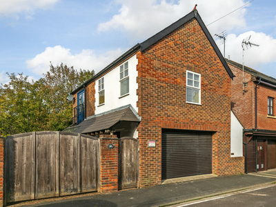 3 bedroom detached house for sale in Cathedral View, Winchester, SO22, SO23