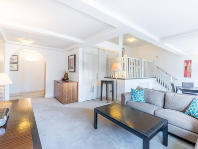 Flat in Clarges Street, Mayfair, W1J