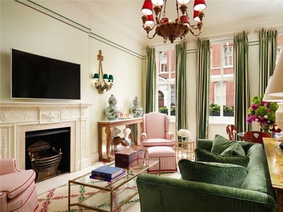 Flat to rent in The Milestone Residences, 1 Kensington Court, Kensington, London W8
