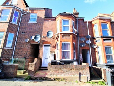 2 bedroom flat for sale in Spacious Two Bed in Town with Garden, LU1