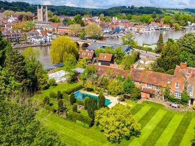 Country house for sale in Henley Bridge, Henley-On-Thames RG9