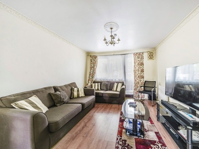 Flat for sale - Staveley Close, London, SE15