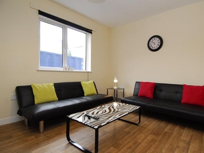 Flat to rent in Gilwell Street, Flat 2, Plymouth PL4