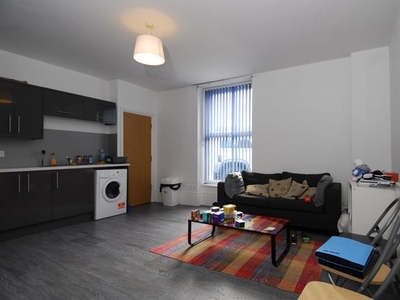 Flat to rent in Hill Park Crescent, Flat 1, Plymouth PL4
