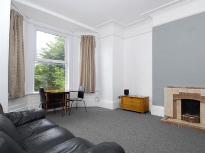 Flat to rent in Lockyer Road, Flat 2, Plymouth PL3