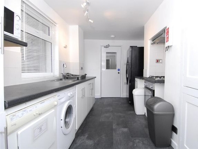 Property to rent in Clifton Place, Plymouth PL4