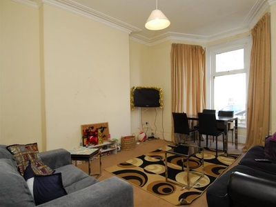 Property to rent in Southern Terrace, Mutley, Plymouth PL4