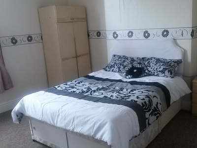Room to rent in Edward Street, West Bromwich B70