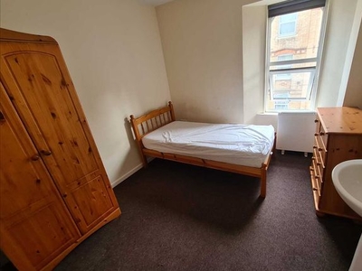 Room to rent in Market Street, Torquay TQ1