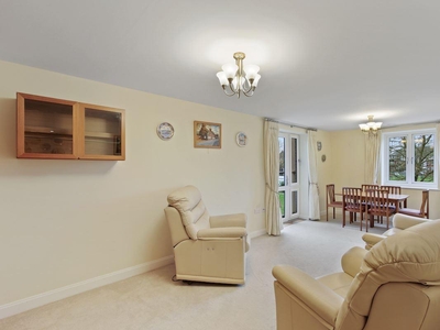 1 Bedroom Retirement Apartment For Sale in Uxbridge,