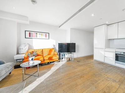 Flat in Walworth Road, Elephant and Castle, SE1