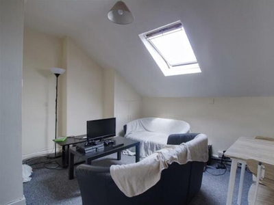 2 Bedroom Flat For Rent In Oakwood Court
