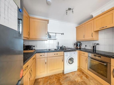 2 Bedroom Flat For Sale In Bounds Green, London