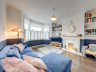 2 Bedroom Flat For Sale In Hither Green , London