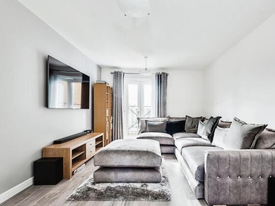2 Bedroom Flat For Sale In Swindon, Wiltshire