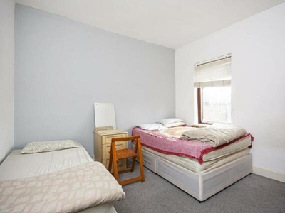 2 Bedroom Flat For Sale In Upton Park, London