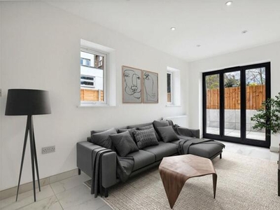 2 Bedroom House For Sale In London