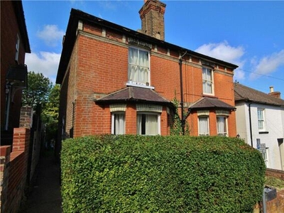 2 Bedroom Semi-detached House For Rent In Guildford, Surrey