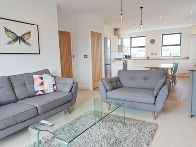 2 Bedroom Serviced Apartment For Rent In Bristol