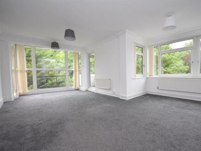 3 Bedroom Apartment For Sale In Penarth, Vale Of Glamorgan