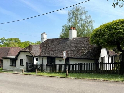 3 Bedroom Bungalow For Sale In Lymington, Hampshire