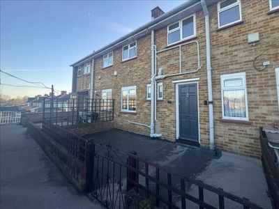 3 Bedroom Flat For Sale In Feltham