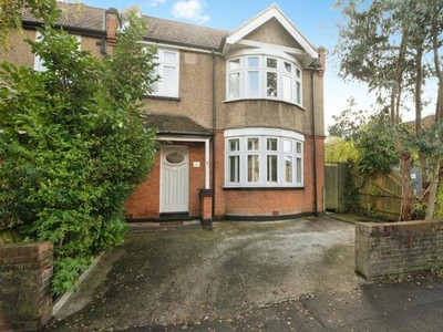 4 Bedroom End Of Terrace House For Sale In Brentwood