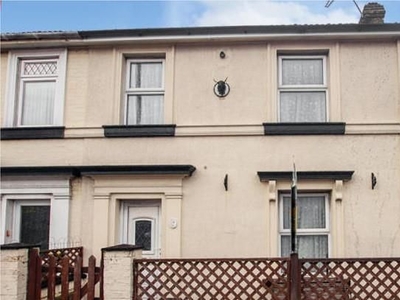 End terrace house to rent in Nelson Road North, Great Yarmouth, England NR30