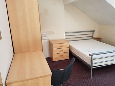 Flat to rent in Clarendon Place, Leeds LS2