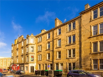 2 bed second floor flat for sale in Polwarth