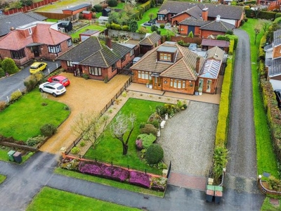 Bungalow for sale in Luxury Bungalow On Bedworth Road, Bulkington, Bedworth CV12