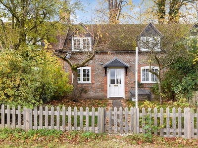 Cottage to rent in Donnington, Berkshire RG14
