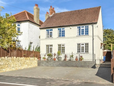 Detached house to rent in The Slade, Headington OX3