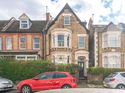 End terrace house for sale in Lincoln Road, London N2