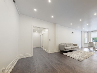 Flat for sale in Grove End Road, St John's Wood, London NW8