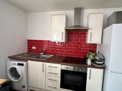 Flat to rent in Gladstone Avenue, Loughborough LE11