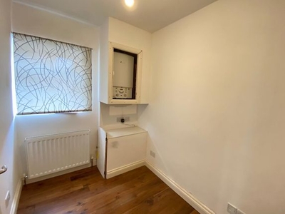Flat to rent in Ellsworth Road, High Wycombe HP11