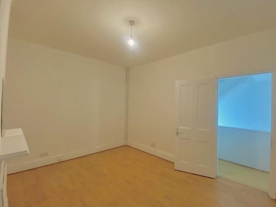 Flat to rent in Lower Addiscombe Road, Croydon, Surrey CR0