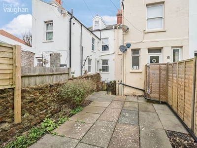 Flat to rent in Portland Road, Hove, East Sussex BN3