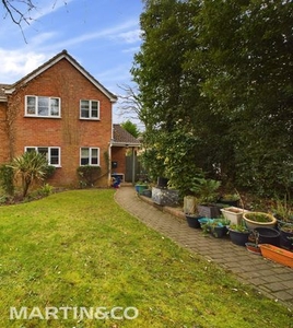 Semi-detached house to rent in Wiltshire Road, Wokingham RG40