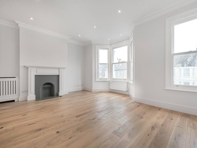 St Johns Avenue, London, NW10 3 bedroom flat/apartment in London