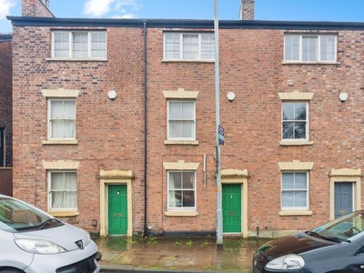 Terraced house to rent in Buxton Road, Macclesfield, Cheshire SK10