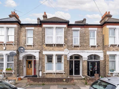 2 bedroom property to let in Renmuir Street London SW17