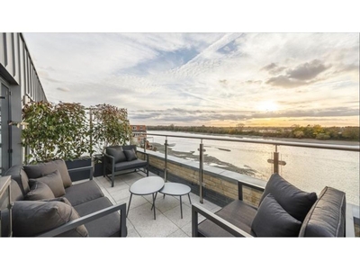 3 bedroom luxury Townhouse for sale in South West London, London, England