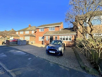 4 Bedroom House Slough Windsor And Maidenhead