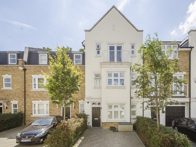 4 bedroom property to let in Emerald Square, SW15