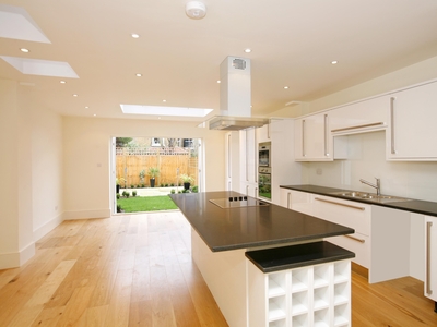 4 bedroom property to let in Engadine Street London SW18